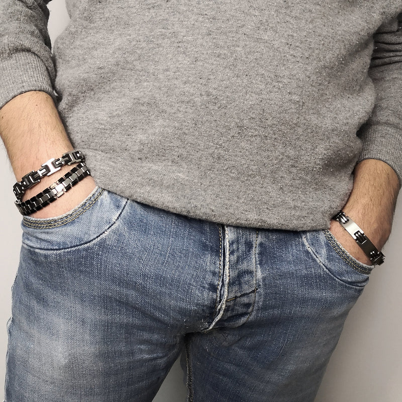 Scopri i gioielli da uomo per te o come idea regalo. Bracciali, collane e anelli in acciaio perfetti per stupire firmati Beloved Gioielli