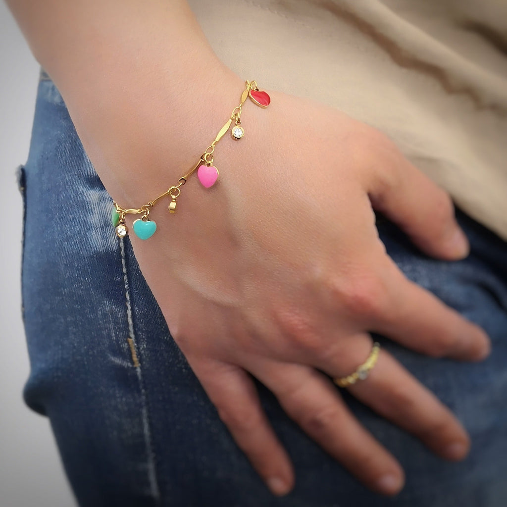 Bracciale con castoni e charms smaltati colorati - Gold Cuori -Beloved_gioielli