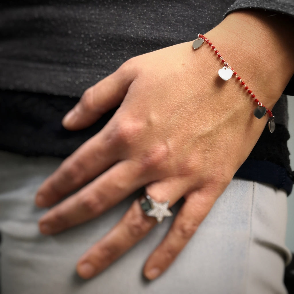 Bracciale con Cristalli tubolari colore Rosso e 5 charms silver - Cuori -Beloved_gioielli