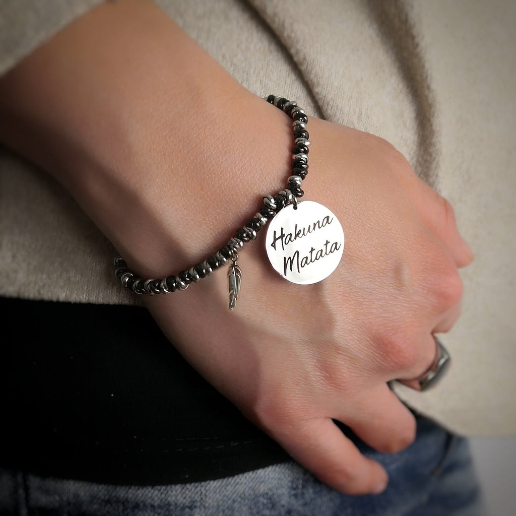 Bracciale con nodini in acciaio silver / black e incisione - "Hakuna Matata" -Beloved_gioielli