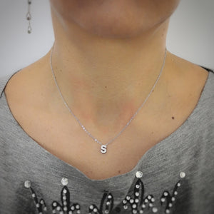 Collana con mini iniziale in acciaio inossidabile e cristalli - Scegli la tua lettera all'interno -Beloved_gioielli