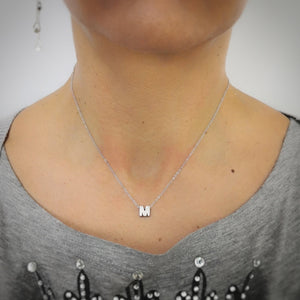 Collana con mini iniziale in acciaio inossidabile e cristalli - Scegli la tua lettera all'interno -Beloved_gioielli