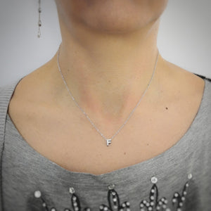 Collana con mini iniziale in acciaio inossidabile e cristalli - Scegli la tua lettera all'interno -Beloved_gioielli