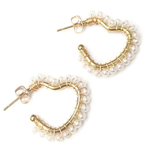 Orecchini in acciaio colore gold con cristalli naturali - Cuore perline Bianche -Beloved_gioielli