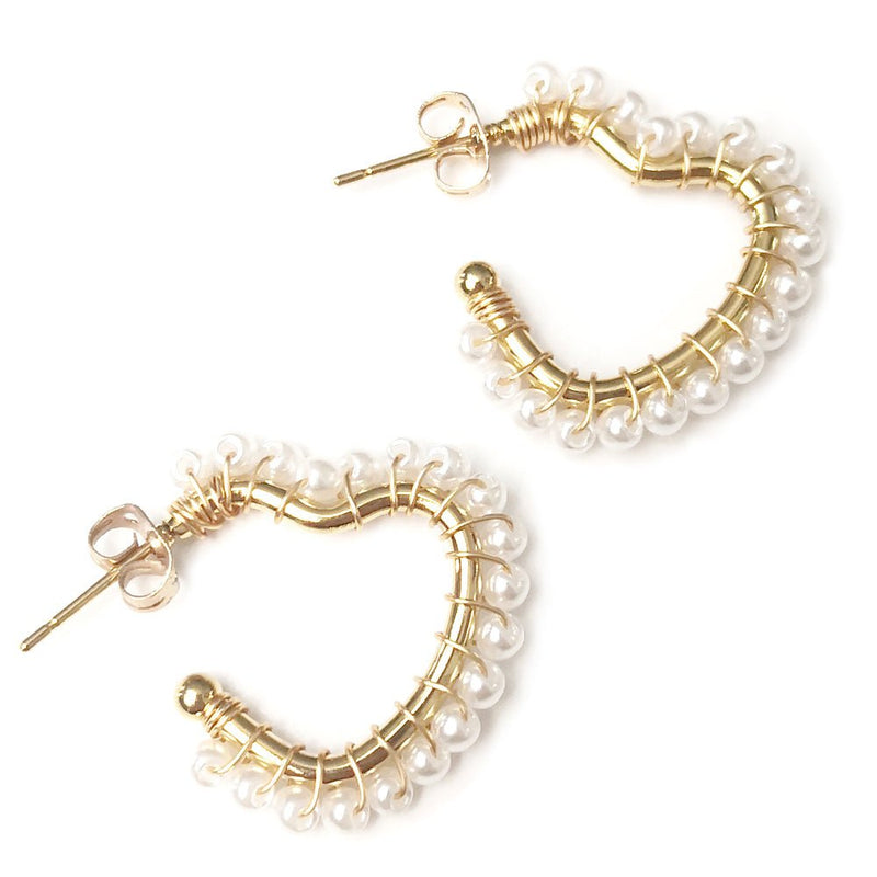 Orecchini in acciaio colore gold con cristalli naturali - Cuore perline Bianche -Beloved_gioielli